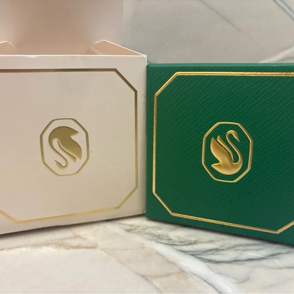 Swarovski 2025 Annual Edition Festive 3D Star Ornament 5701505 Gold w/ Box - Picture 5 of 7